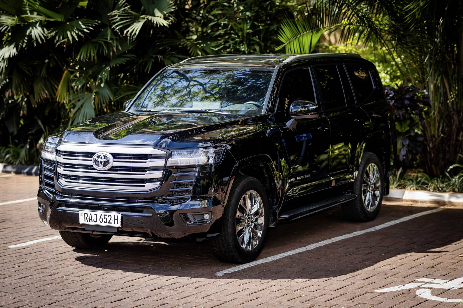 Toyota Land Cruiser 300